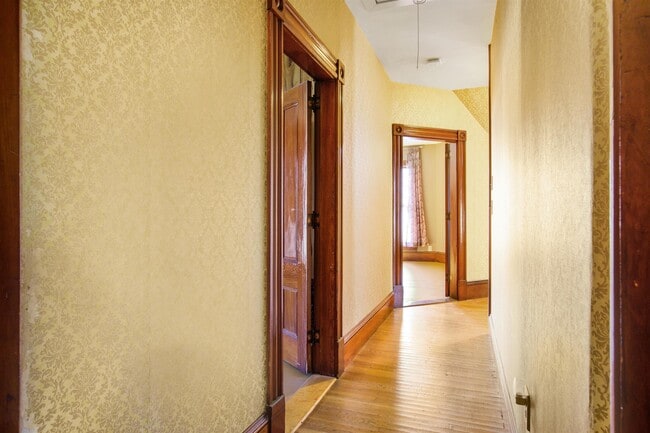 Building Photo - 19 Pine St