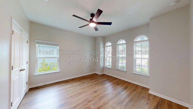 Building Photo - 2704 Daylily Ln