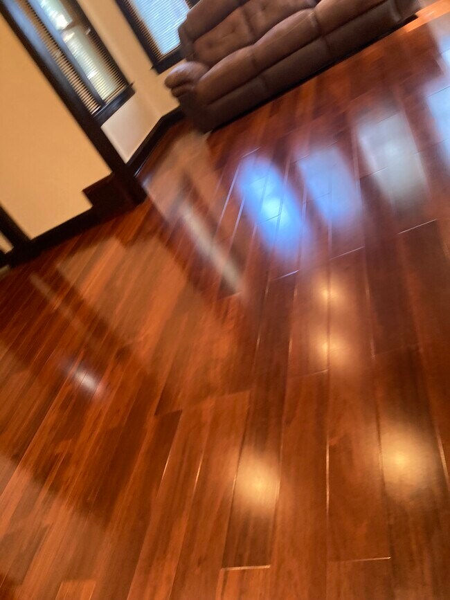 Building Photo - 4830 N Tripp Ave