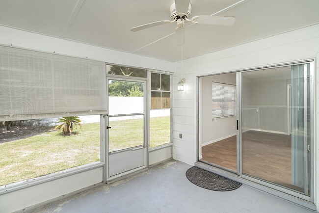 Building Photo - 1040 Dorado Dr