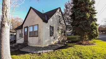 Building Photo - 821 10th St W