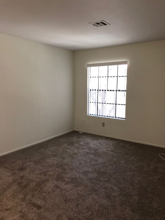 Building Photo - Cute and Cozy 2Br/2Ba Dual Master Condo in Terra Vista II