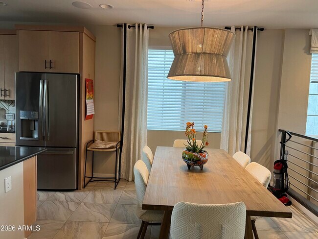 Building Photo - 1663 E Hampton Ln