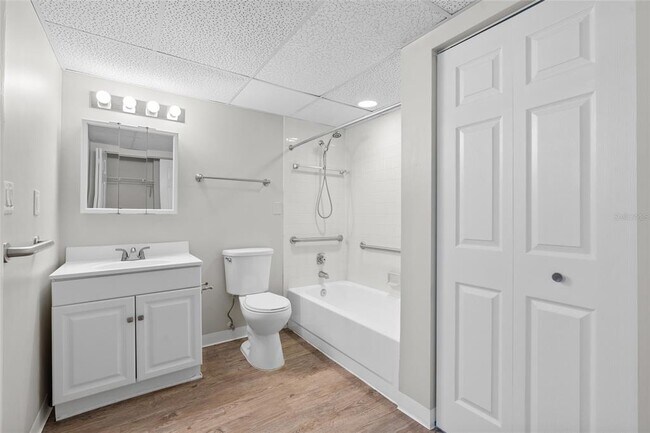 Building Photo - 411 1st Ave N