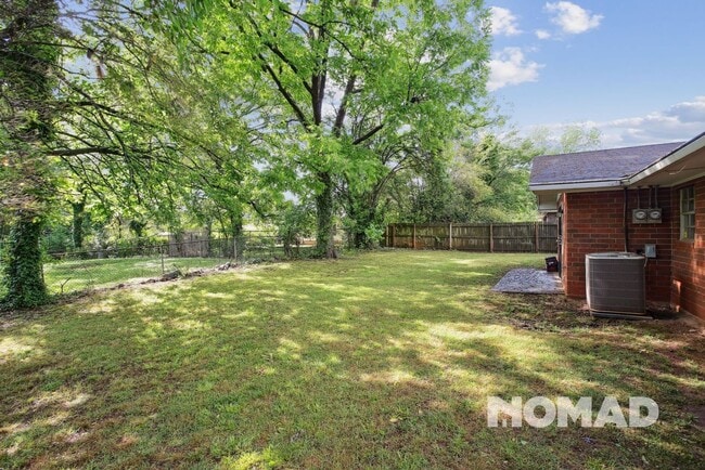 Building Photo - Charming 2BR Duplex in East Point