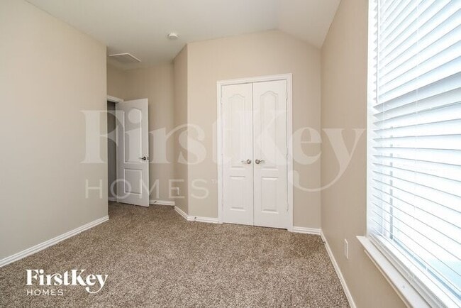 Building Photo - 8235 Longear Ln