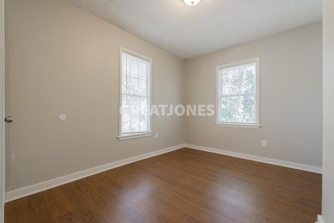 Building Photo - 108 Sulton St
