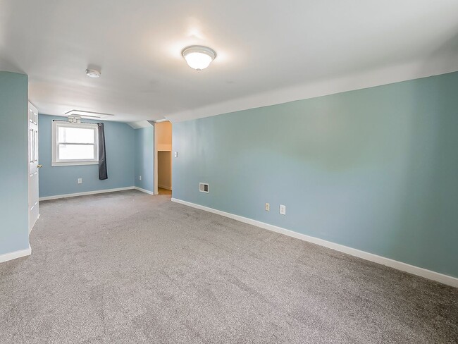 Building Photo - Charming 3 Bedroom Home Available in Quiet Pontiac Neighborhood