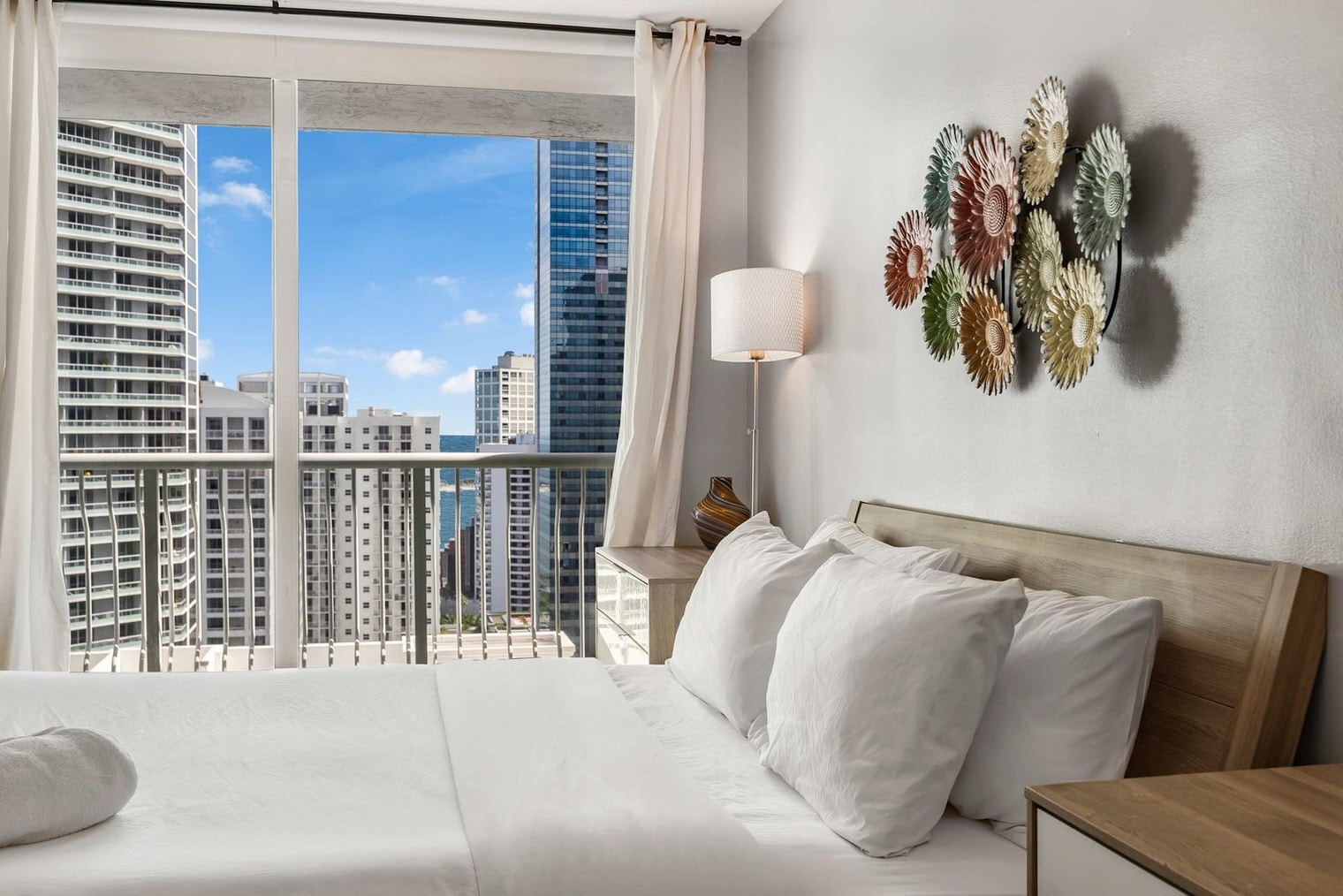 Building Photo - 1200 Brickell Bay Dr
