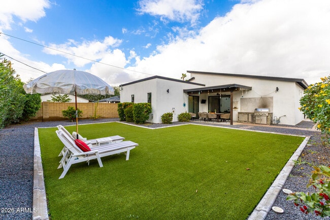 Building Photo - 1831 E Montecito Ave