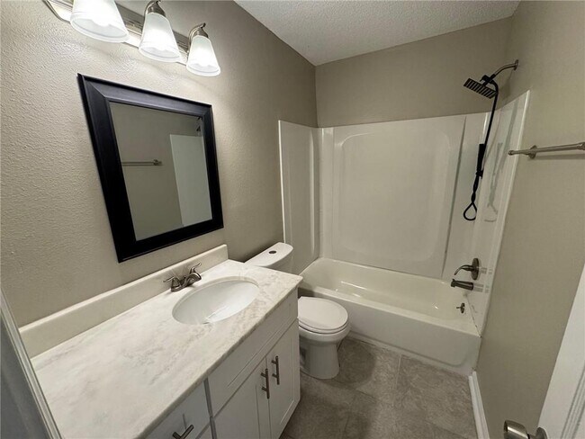 Building Photo - 900 Courtney St