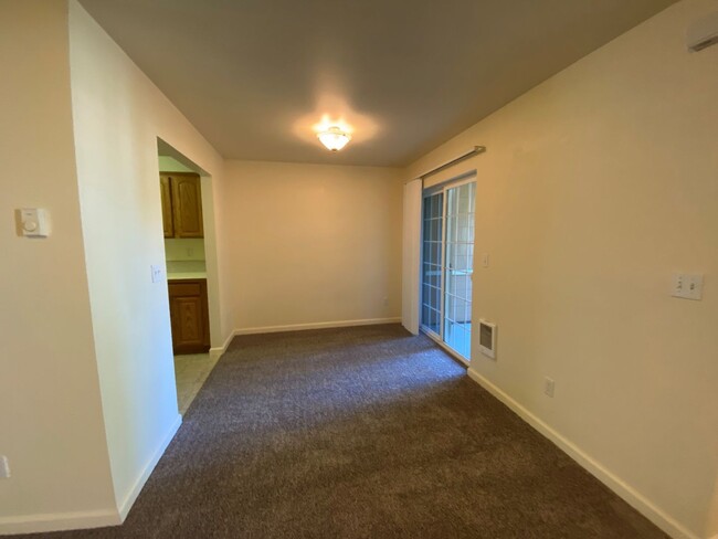 Building Photo - Beautiful Condo in Gilham