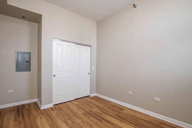 Building Photo - 1464 S Michigan Ave