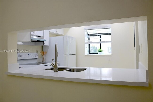 Building Photo - 401 Gardens Dr