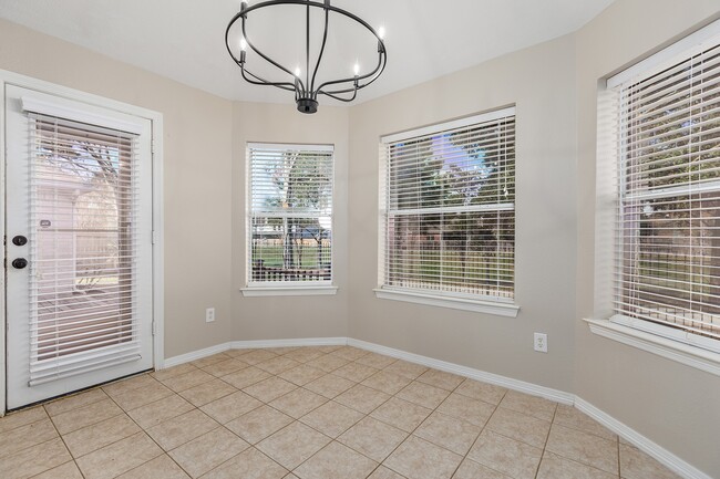 Building Photo - 8015 Sports Haven Dr