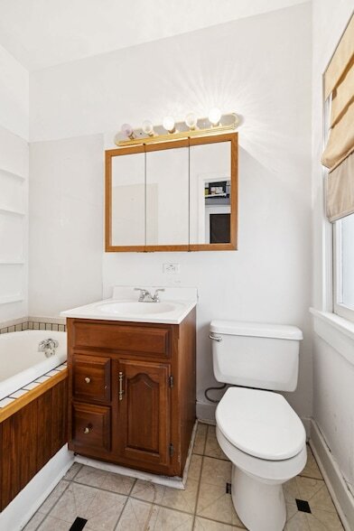 Building Photo - 1604 17th Ave S