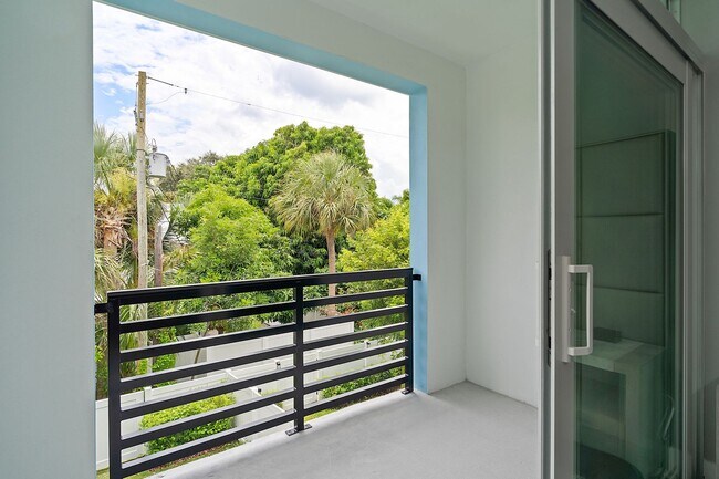Building Photo - Frederick Isles Townhomes - Delray Beach