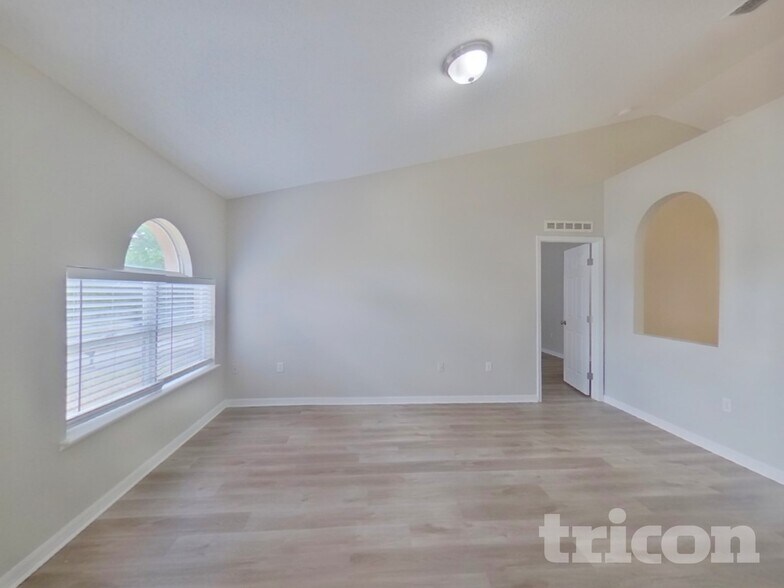 Building Photo - 921 Jayhil Dr