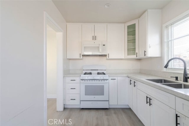 Building Photo - 630 E Cedar Ave