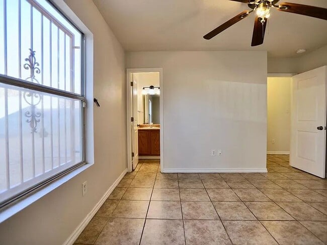Building Photo - Charming 3-Bedroom Home in a Peaceful, Con...