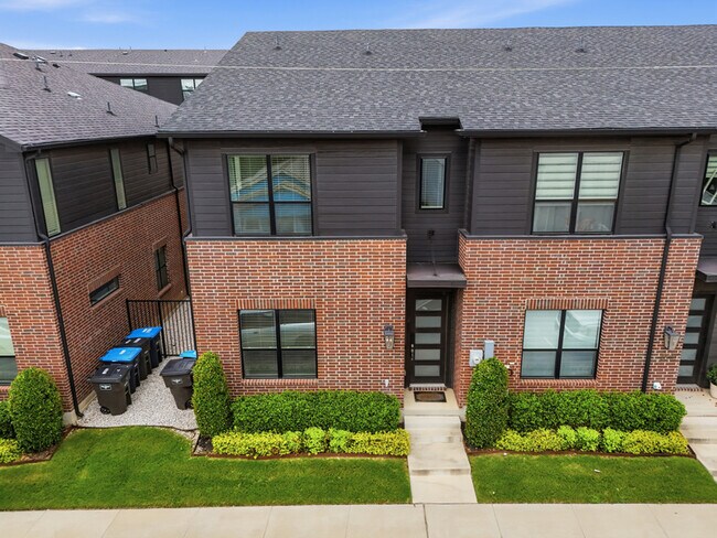 Building Photo - 2817 Stanley Ave