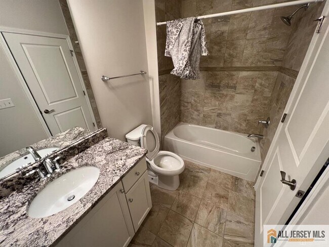 Building Photo - 706 Greenland Square