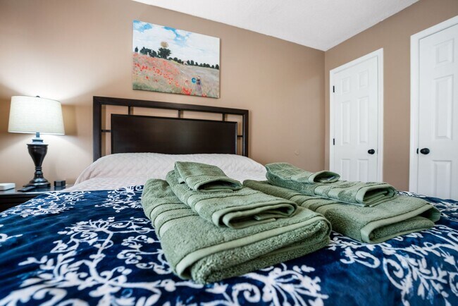 Building Photo - Hope’s Place | Cozy 2BR Condo Near Fort Campbell