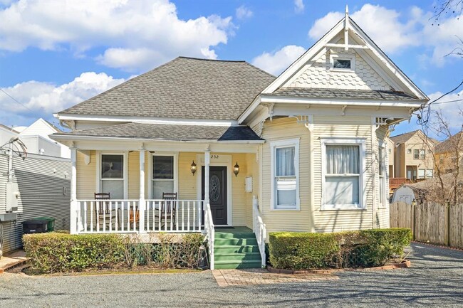 Building Photo - 252 Malone St