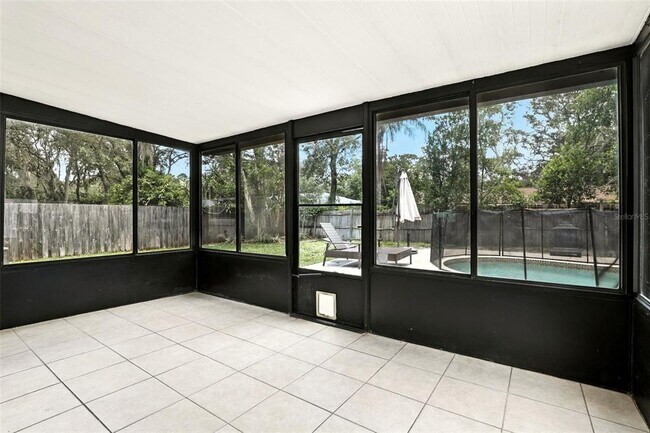 Building Photo - 102 Ventura Dr