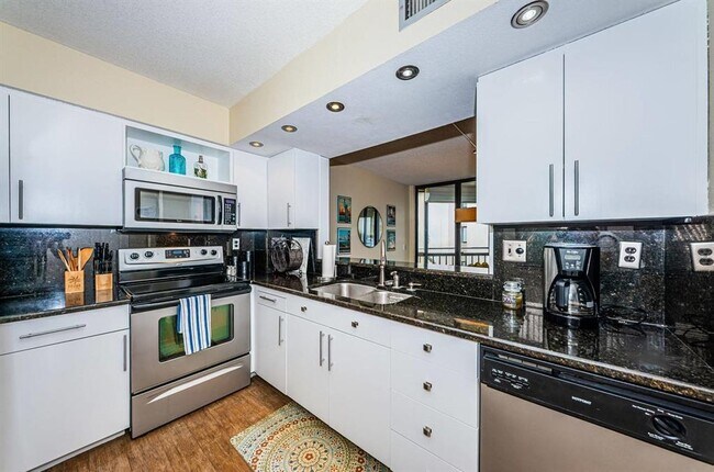 Building Photo - 5541 PUERTA DEL SOL Blvd