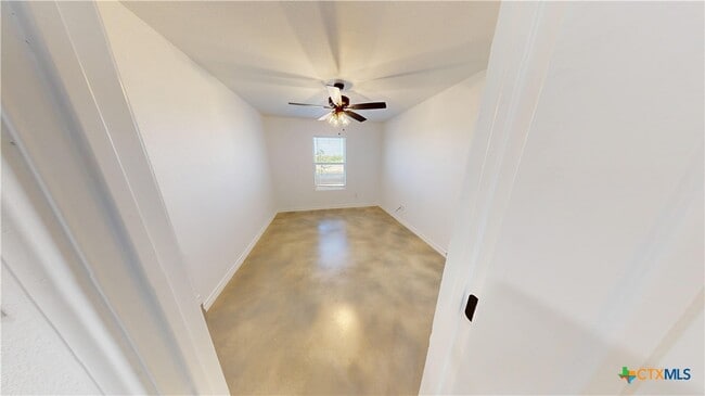 Building Photo - 905 Smoke Tree Ln