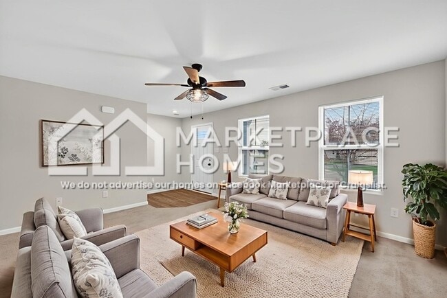 Building Photo - 807 Sun Vly Wy