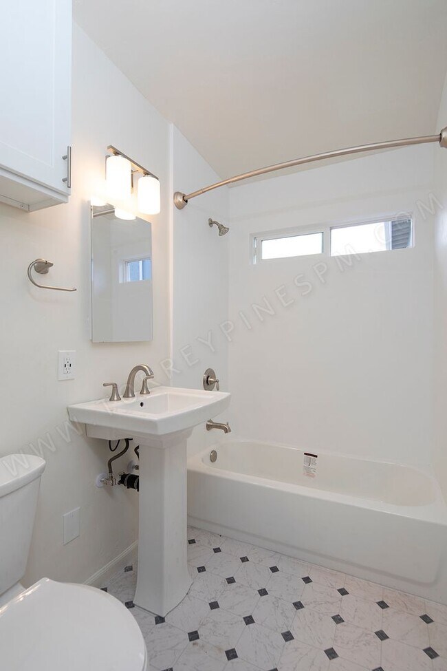 Building Photo - Perfectly Located 2BR in North Pacific Beach w/ Parking