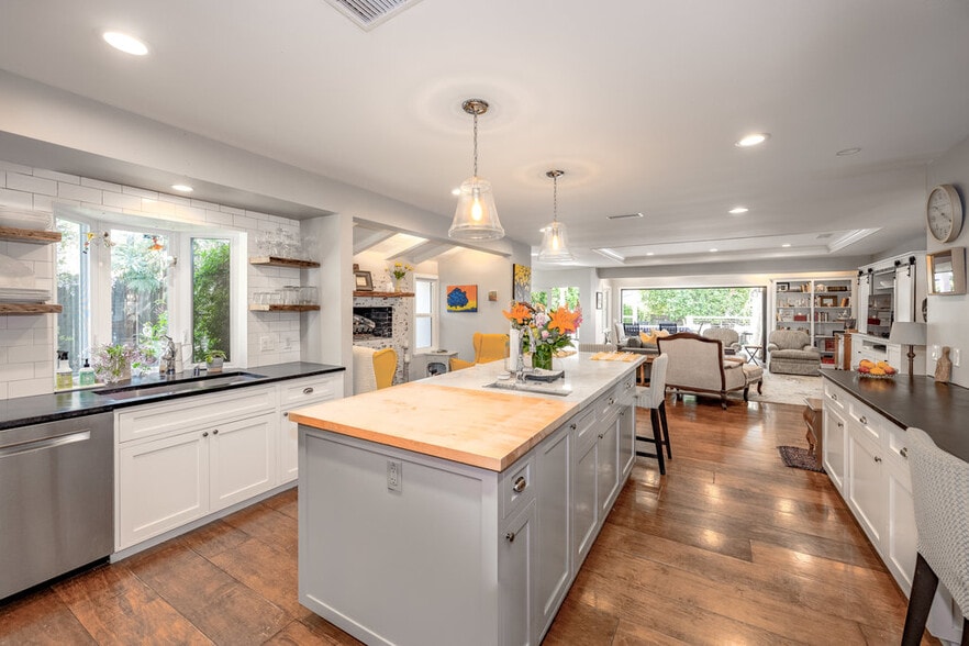 Building Photo - 2152 Grand Oaks Ave