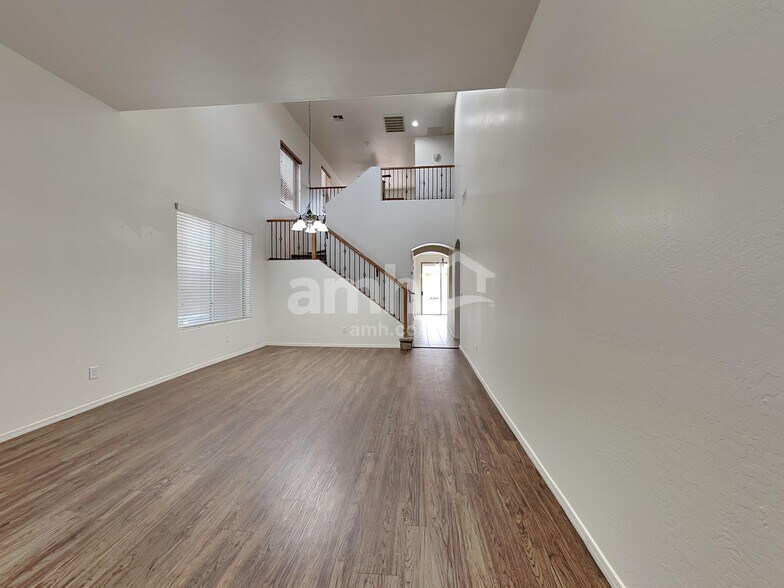 Building Photo - 18015 W Carol Ave