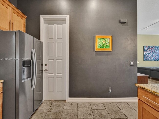 Building Photo - 2356 Wilton Dr