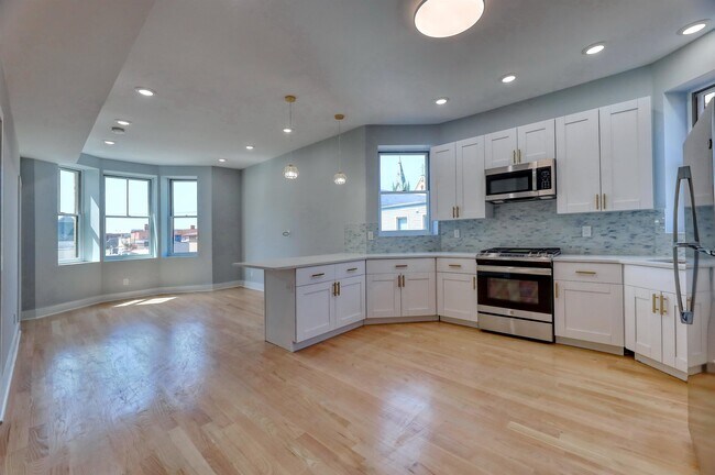 Building Photo - 618 14th St