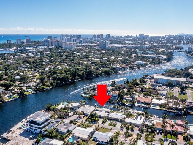 Building Photo - 2118 NE 15th St