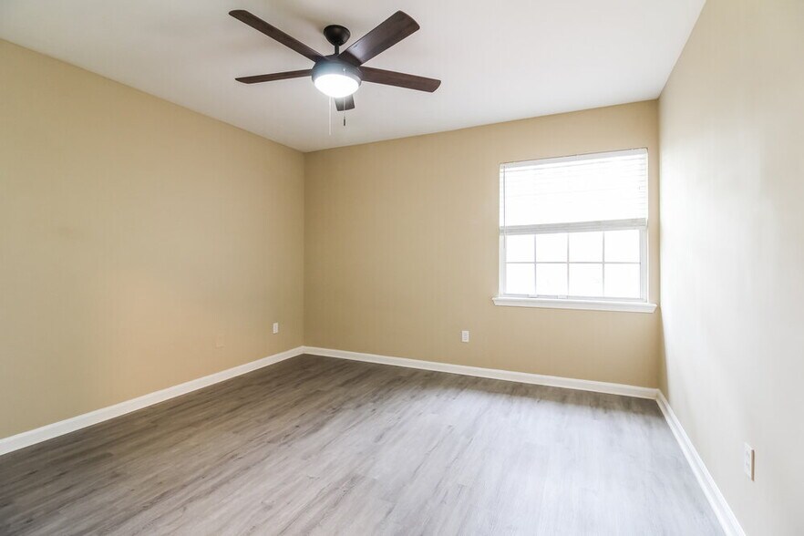 Building Photo - 8028 Bannockburn Dr