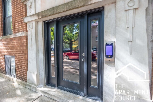 Building Photo - 4636 N Hamilton Ave