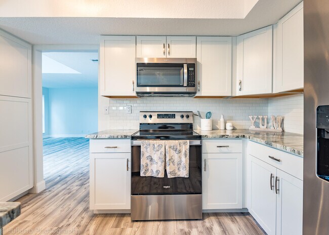Building Photo - 5080 Point Alexis Dr
