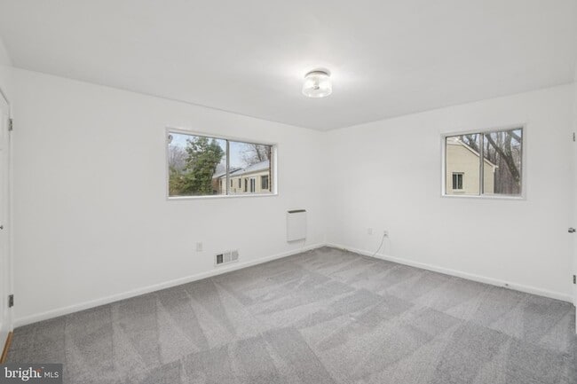 Building Photo - 10607 Weymouth St