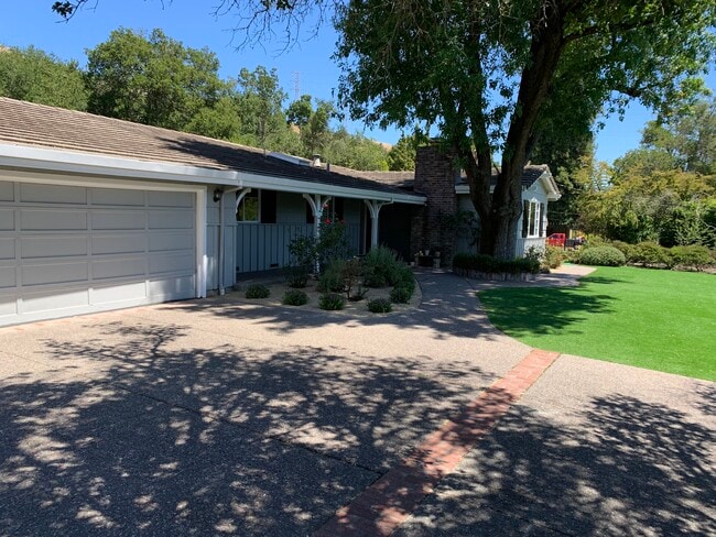 Primary Photo - 261 Rheem Blvd