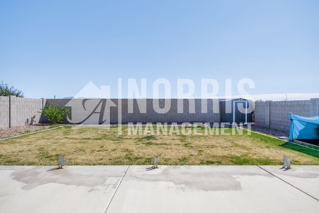 Building Photo - Beautiful Large Home Very Close to Freeway