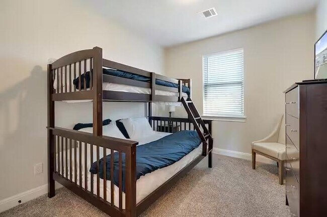 Building Photo - 585 Demarett Dr