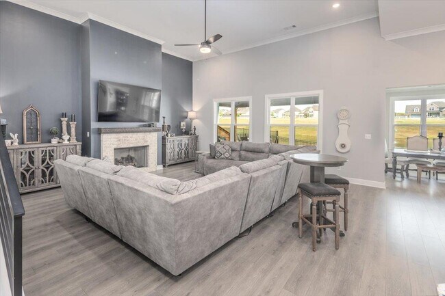 Building Photo - 12692 Sacred Oak Cv