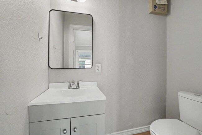 Building Photo - Charming 3-Bedroom Home in Sherman Available NOW!