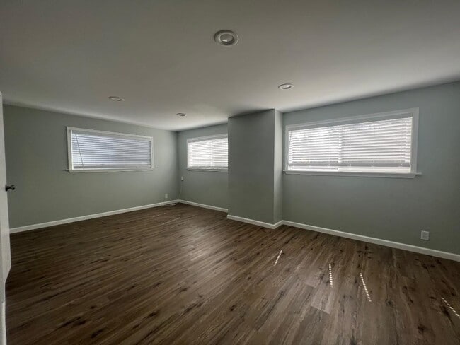 Building Photo - 3618 Chestnut St