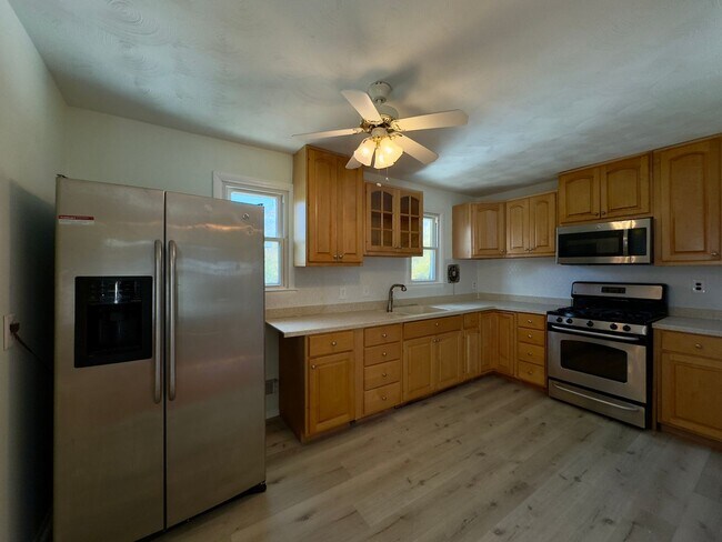 Building Photo - Charming 3 Bedroom/2 Bathroom Townhome in Rosedale, MD!