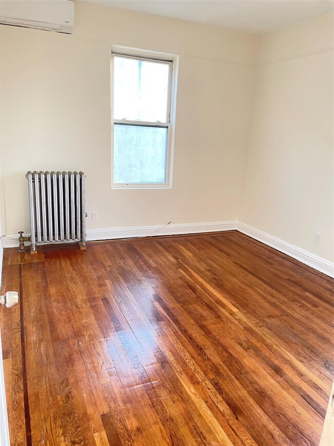 Building Photo - 4433 Carpenter Ave